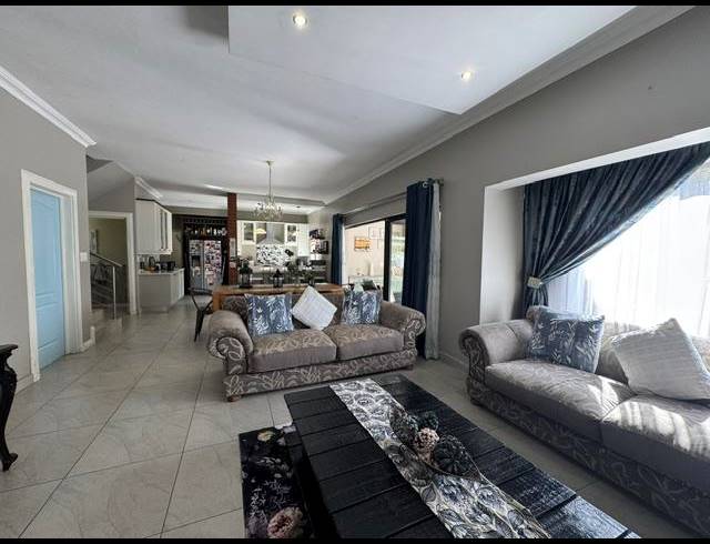 3 BEDROOM HOUSE FOR SALE IN MIDSTREAM HILL